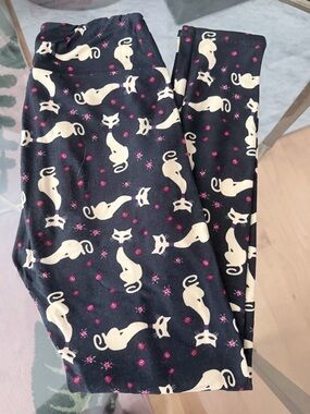 LuLaRoe Black Leggings with Cream Cat Print and Pink Accents